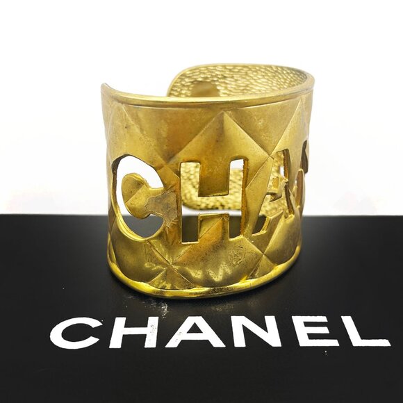 Authentic CHANEL CC Logo Cut Out Vintage Bracelet Cuff Bangle Gold Quilted Wide - Picture 1 of 9